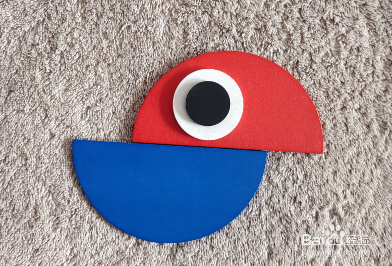 用蒙氏积木怎样拼一只站着拍翅的大嘴鸟？