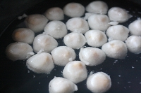 蛋黄包心鱼丸的做法