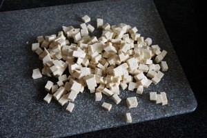 健康养生佳品香椿拌豆腐的做法