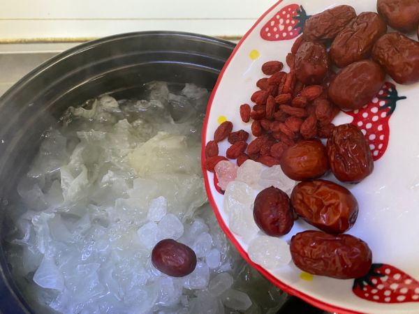 银耳羹美容又养颜