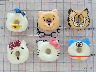 百变凯蒂猫甜甜圈怎么做？