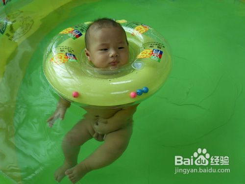 新生宝宝游泳的好处