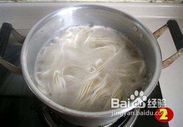 人可不能比面条还纠结——芦笋肉丝炒面