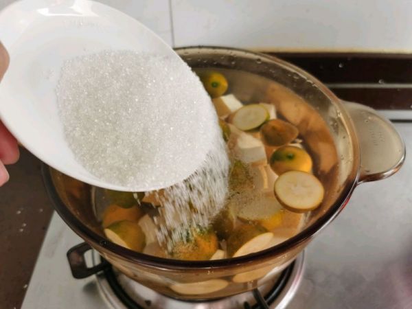 冬日润肺止咳金桔雪梨银耳羹