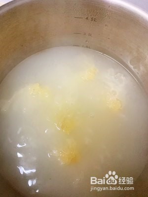 寒露至润肺养颜的养生粥－银耳百合粥