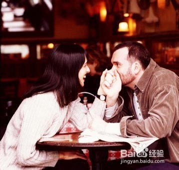 如何避免初次约会的尴尬情绪