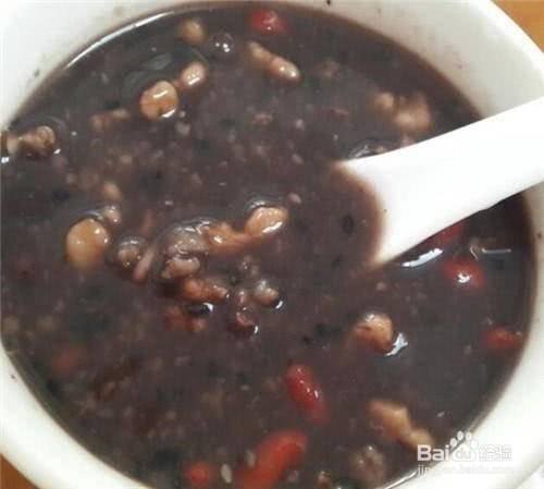 吃什么食物，头发能浓密黑亮，不脱发