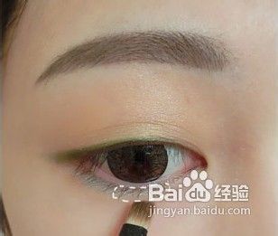 怎样画绿色眼线+渐变水润唇小清新妆