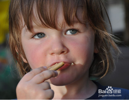 孩子吃饼干的注意事项