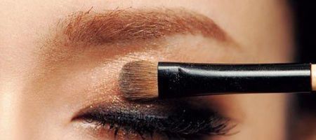 教你如何用金棕色眼影打造深邃华丽烟熏妆~