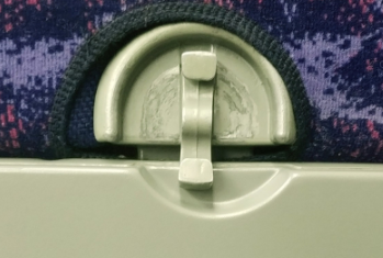 动车的桌子怎么放下来