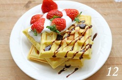 草莓奶油华夫饼