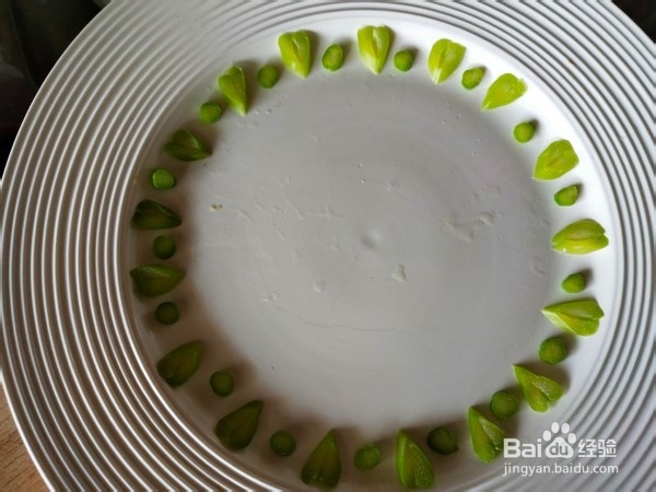 凉拌百合花的做法