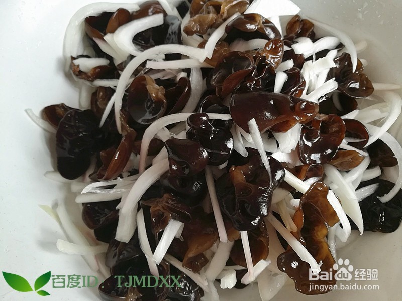 怎么做白洋葱拌东北黑木耳好吃呢