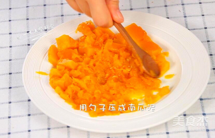 鸡蛋虾肉南瓜杯