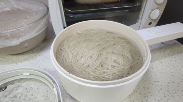 鸡蛋粉条小茴香全麦包子