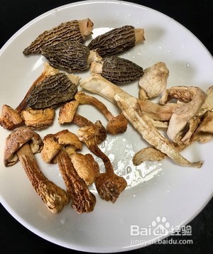 经典家常白切鸡