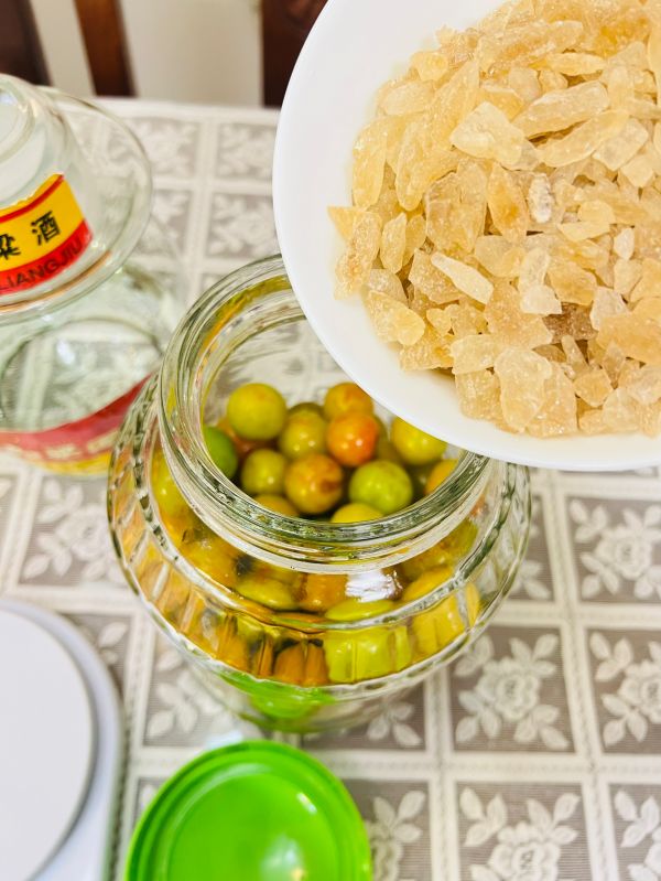 酸酸甜甜春日李子酒