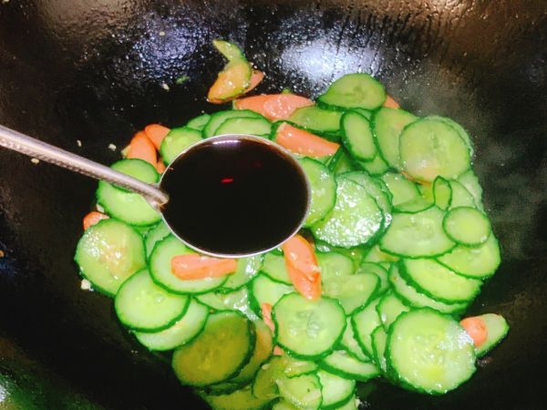 黄瓜火腿炒鸡蛋