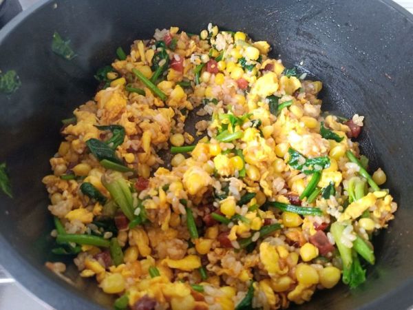 腊肉时蔬炒米饭
