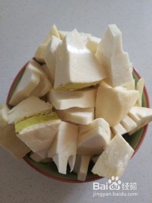 养生食补家常三黄鸡闷笋的做法