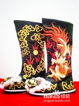 ”戏剧“倾城赋精美的服饰生涯