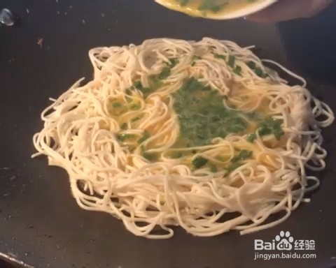 花式做饼-面条做的鸡蛋香葱银丝饼教程