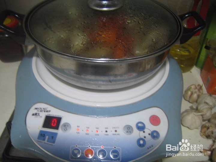 老年人怎样用小西红柿焖鸡块