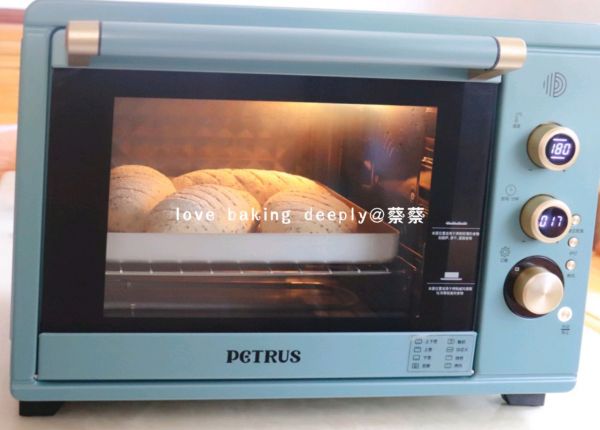 全麦黑芝麻软面包