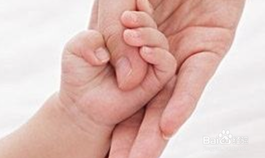 怎样为新生儿剪指甲要注意的事项宝宝护理小知识