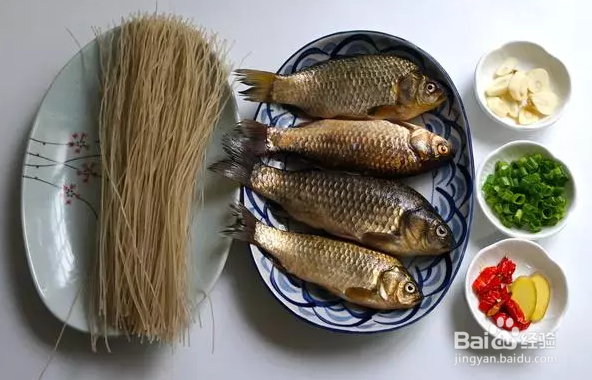 鲫鱼炖粉条的手把手做法
