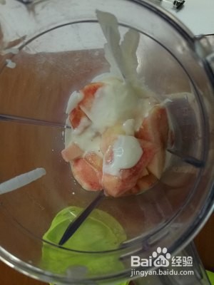 营养价值超高的桃子雪糕