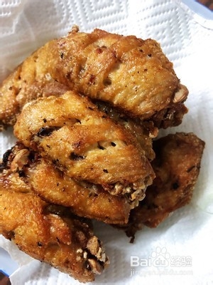 妈妈的香酥鸡翅好吃简单易学。