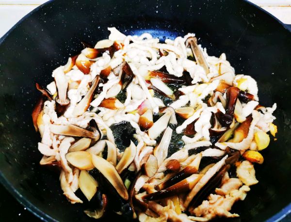 鸡丝黑皮鸡枞菌