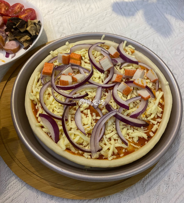 烤肠蟹肉棒披萨