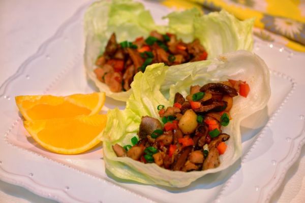 橙香马蹄鸡丁生菜包