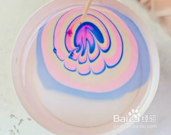 如何自己做美甲