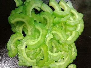 食补养生自制苦瓜茶的做法