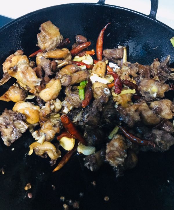 油而不腻炒辣子鸡