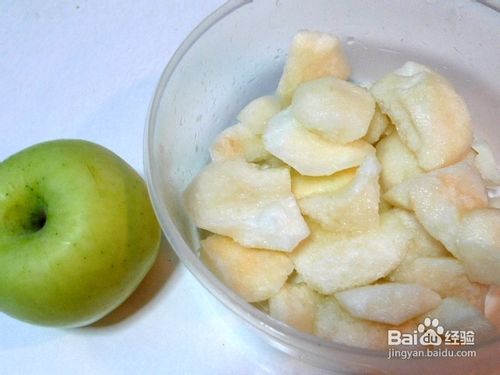 生津解渴、暖心暖胃----苹果银耳汤