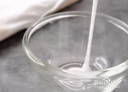 如何去除衣物上的油脂或油渍？