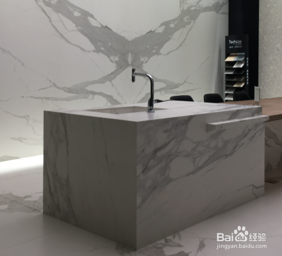 岩板是用什么材质做成的？