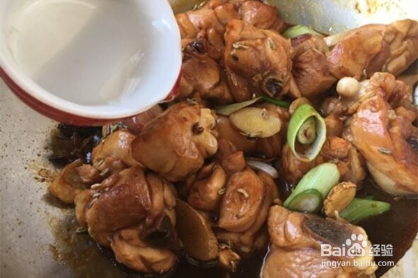 小鸡炖蘑菇怎样做？