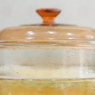 制作肉馅蛋黄派