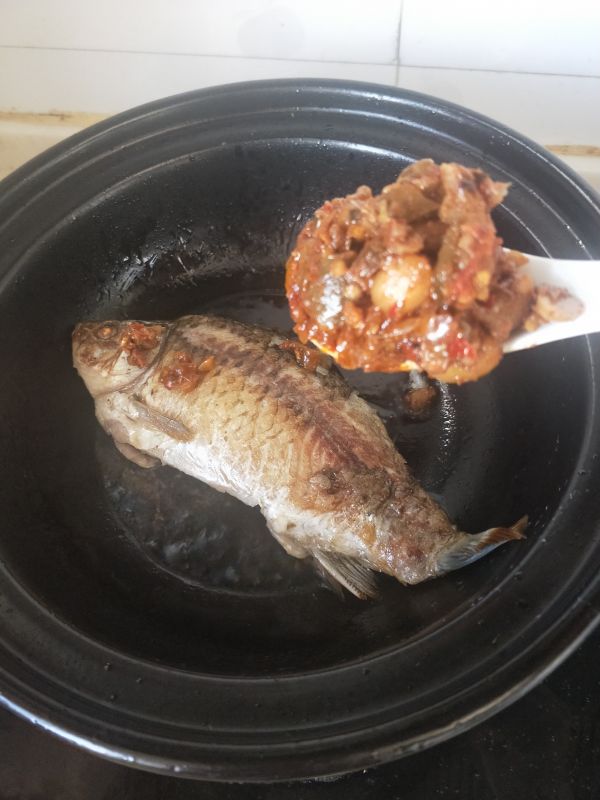 鲫鱼豆腐辣酱汤