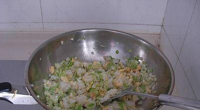 跟着学人人都喜欢的鸡蛋白菜炒饭