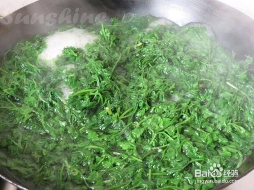 如何用艾草制作美味的青团