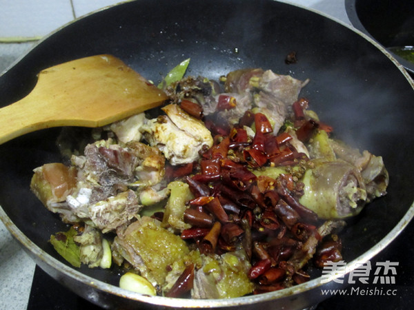 砂锅土豆炖柴鸡