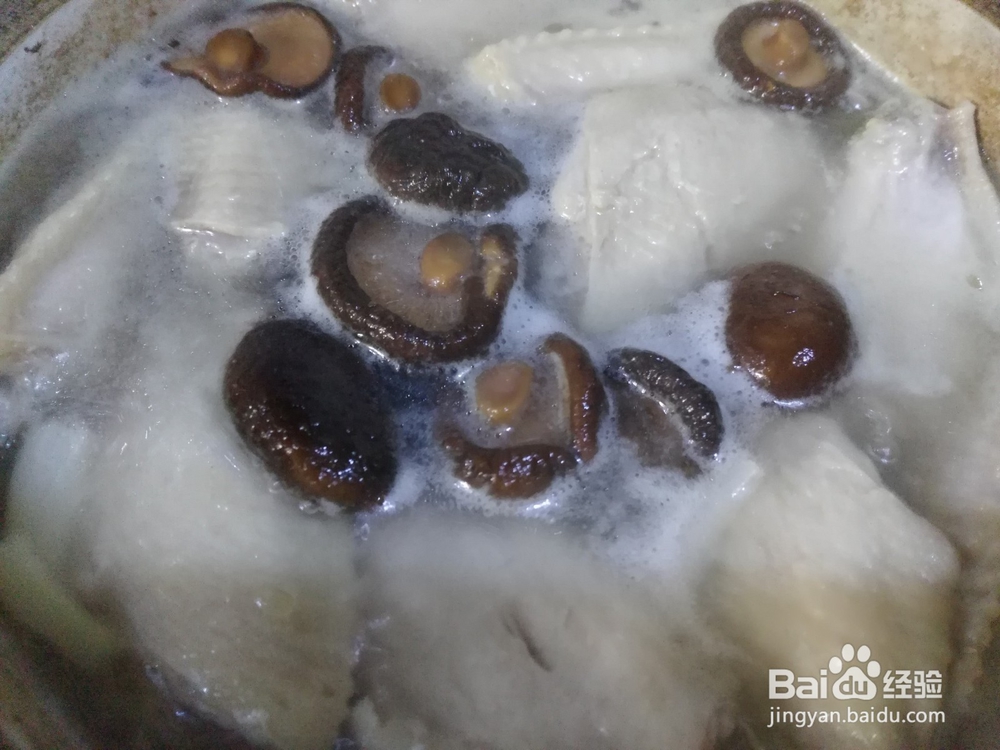 健康食谱：香菇鸡翅汤