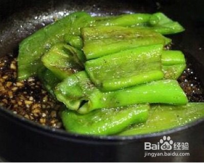 虎皮尖椒的做法